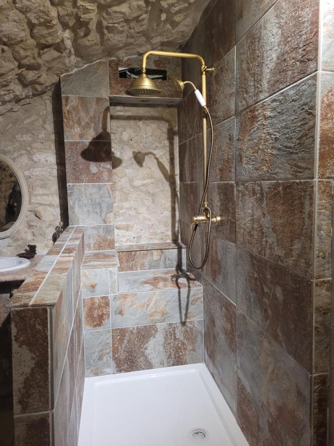Grange Voutee Avec Jardin Villa Mane  Eksteriør bilde